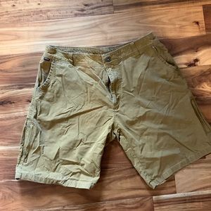 Kuhl size 38 tan shorts